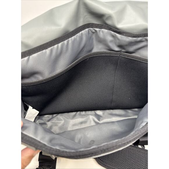 Timbuk2 San Francisco Messenger Bag Grey Size S Excellent Condition - Picture 9 of 12